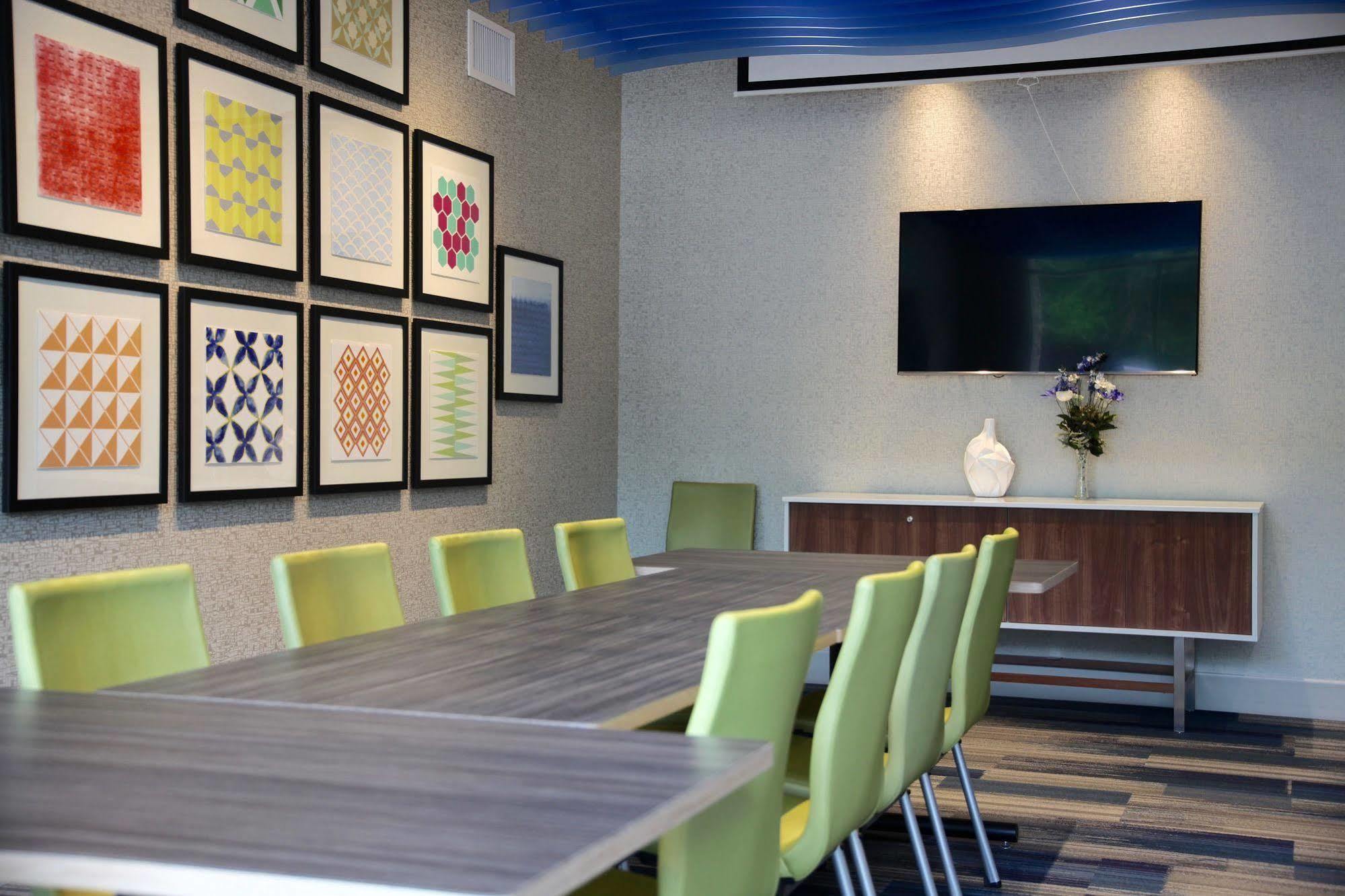 Holiday Inn Express & Suites Oswego By Ihg Extérieur photo
